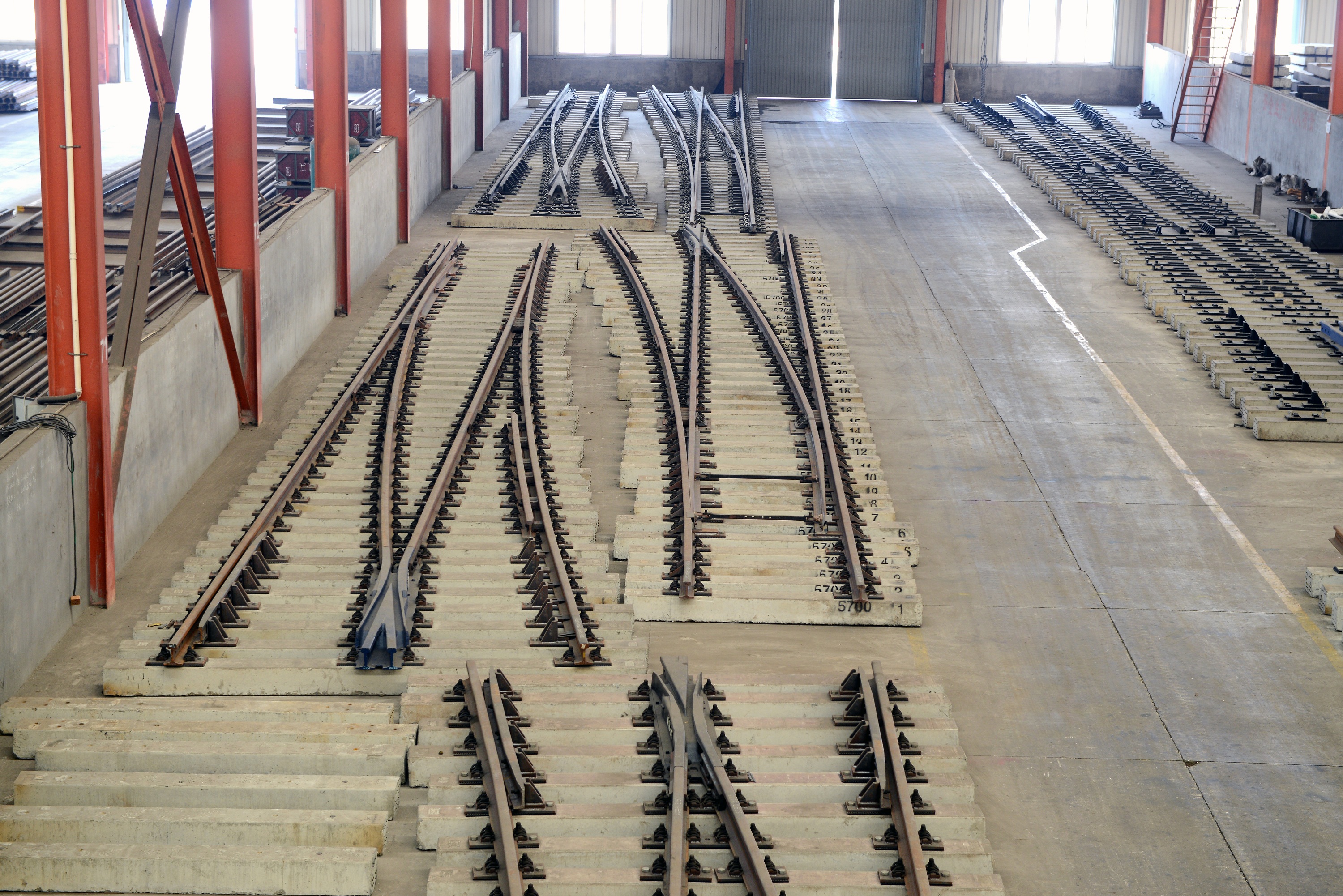 upload/道岔試鋪車(chē)間